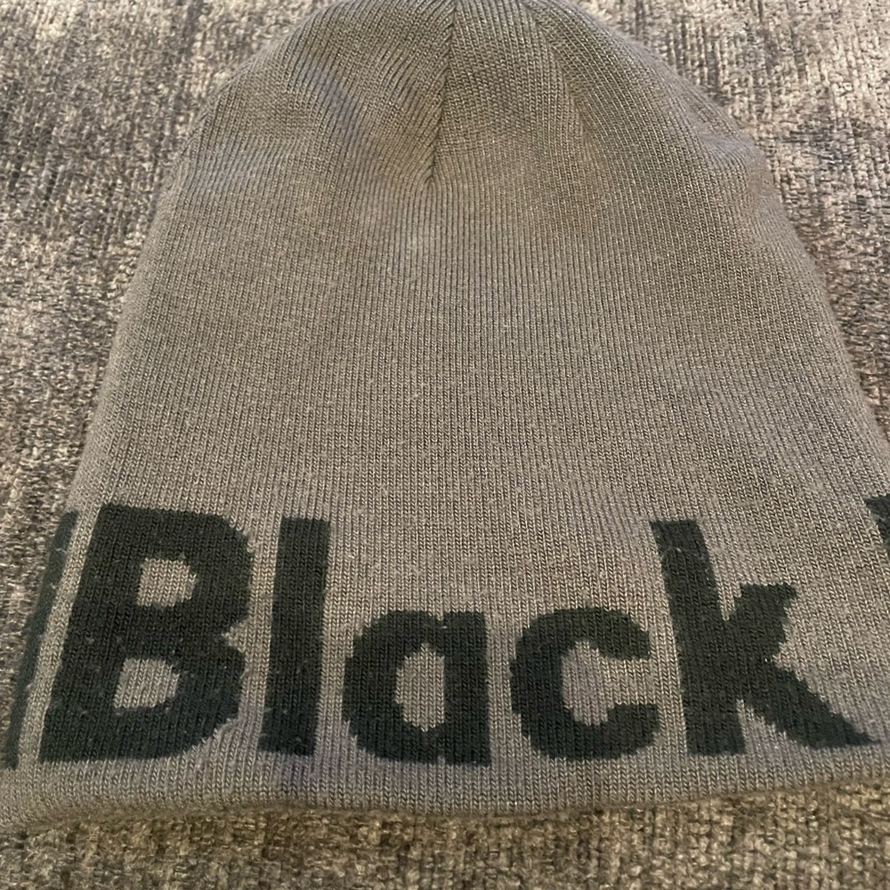 Black Diamond Dark Black and Gray Beanie - Picture 5 of 7